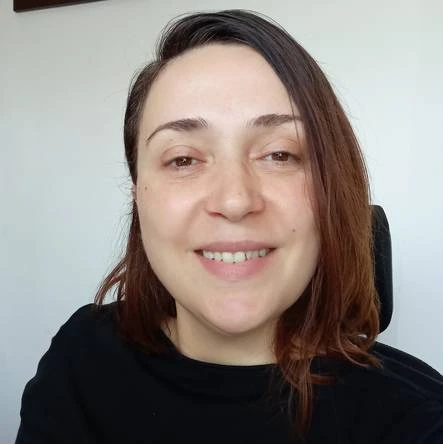 Author Mirela Niculae