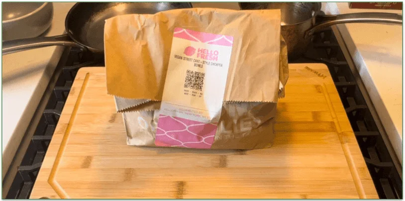 A HelloFresh recipe bag
