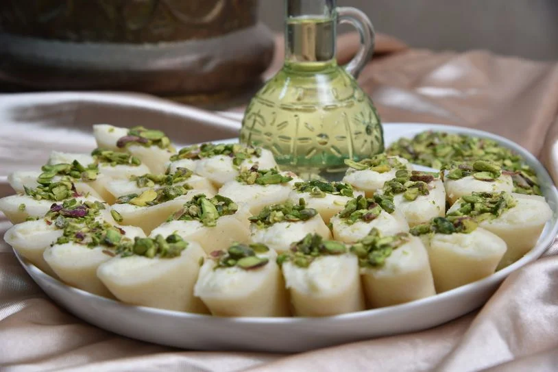 Syrian Halawet El-Jeben on a large tray