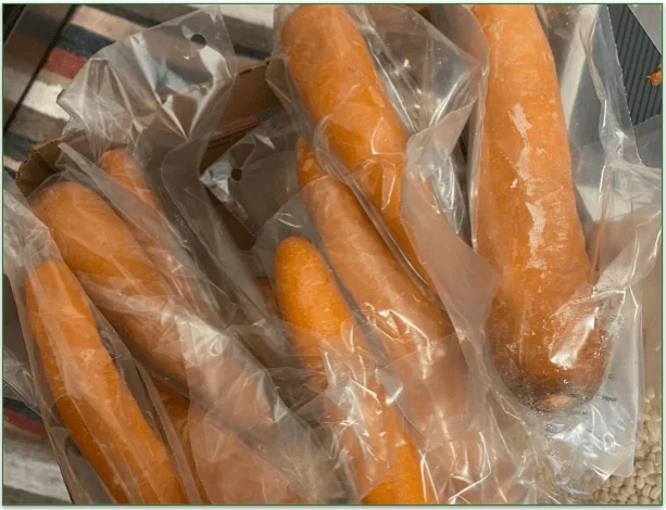 A pile of carrots from EveryPlate wrapped in plastic