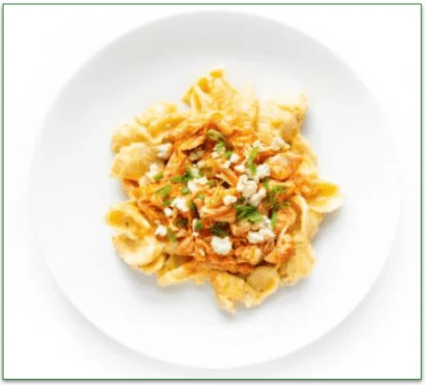 kid-friendly buffalo chicken mac with cheese