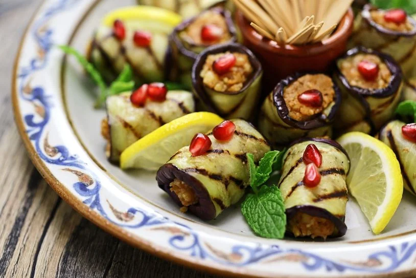 Badrijani nigvzit with lemons and mint